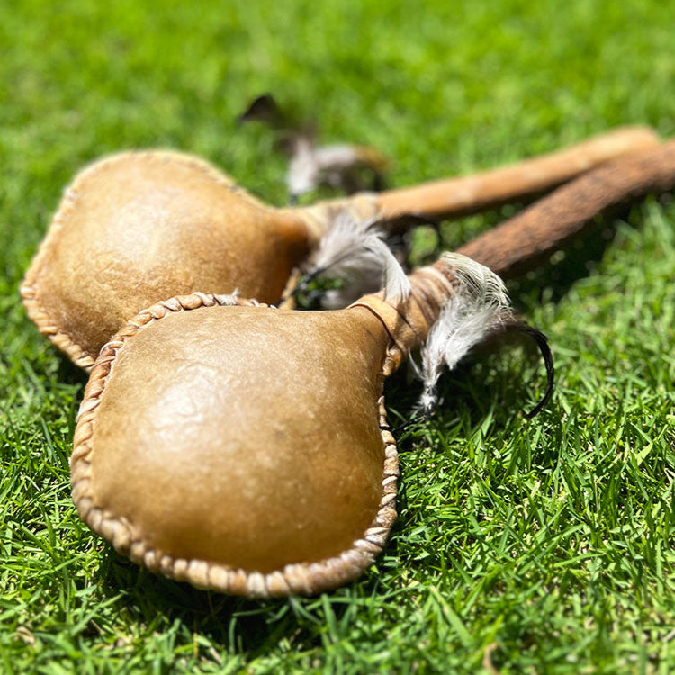 Sjamanen Shaker produceert ritmische, aardende vibraties