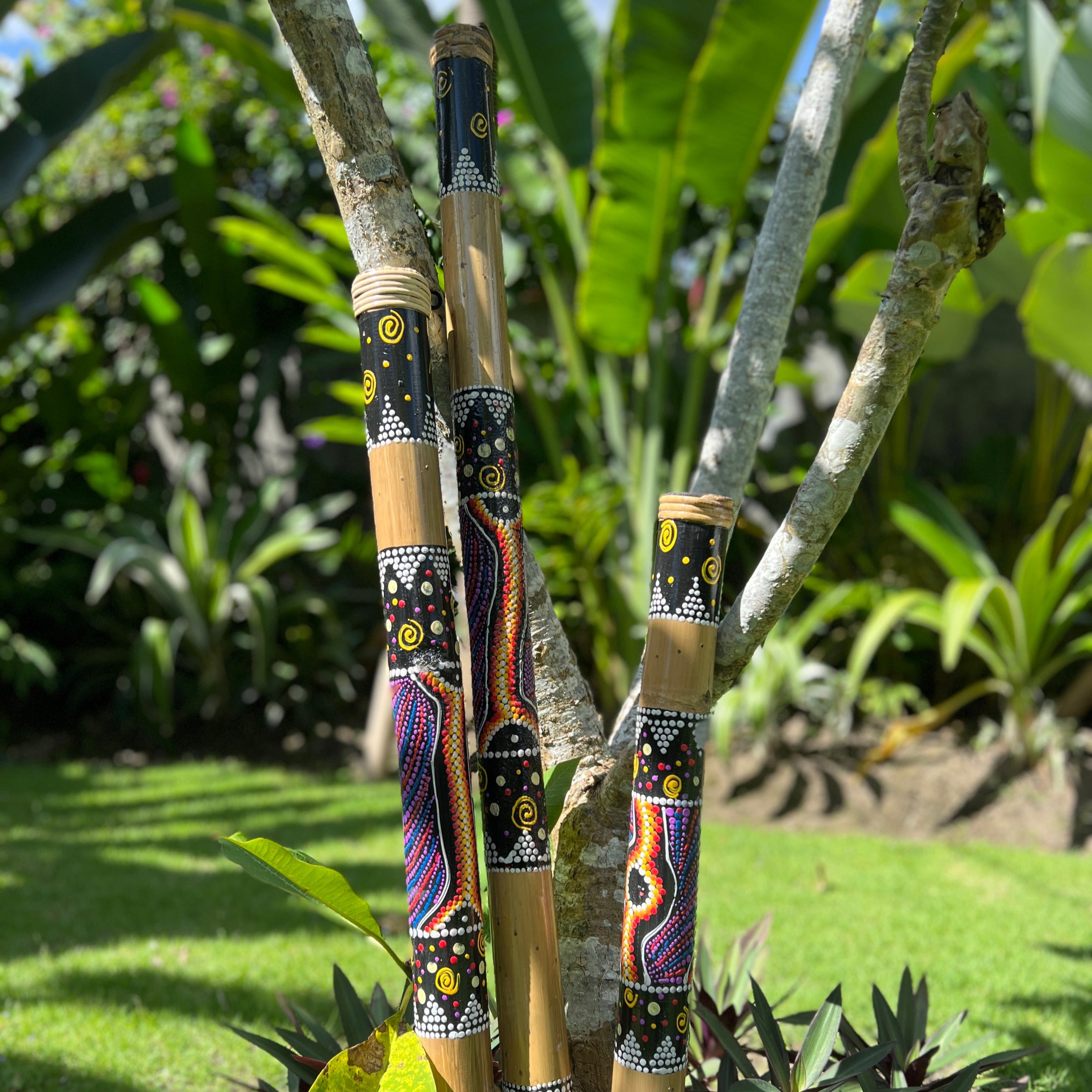 Handbeschilderde LIDAH® Bamboe Rain Stick met traditionele patronen