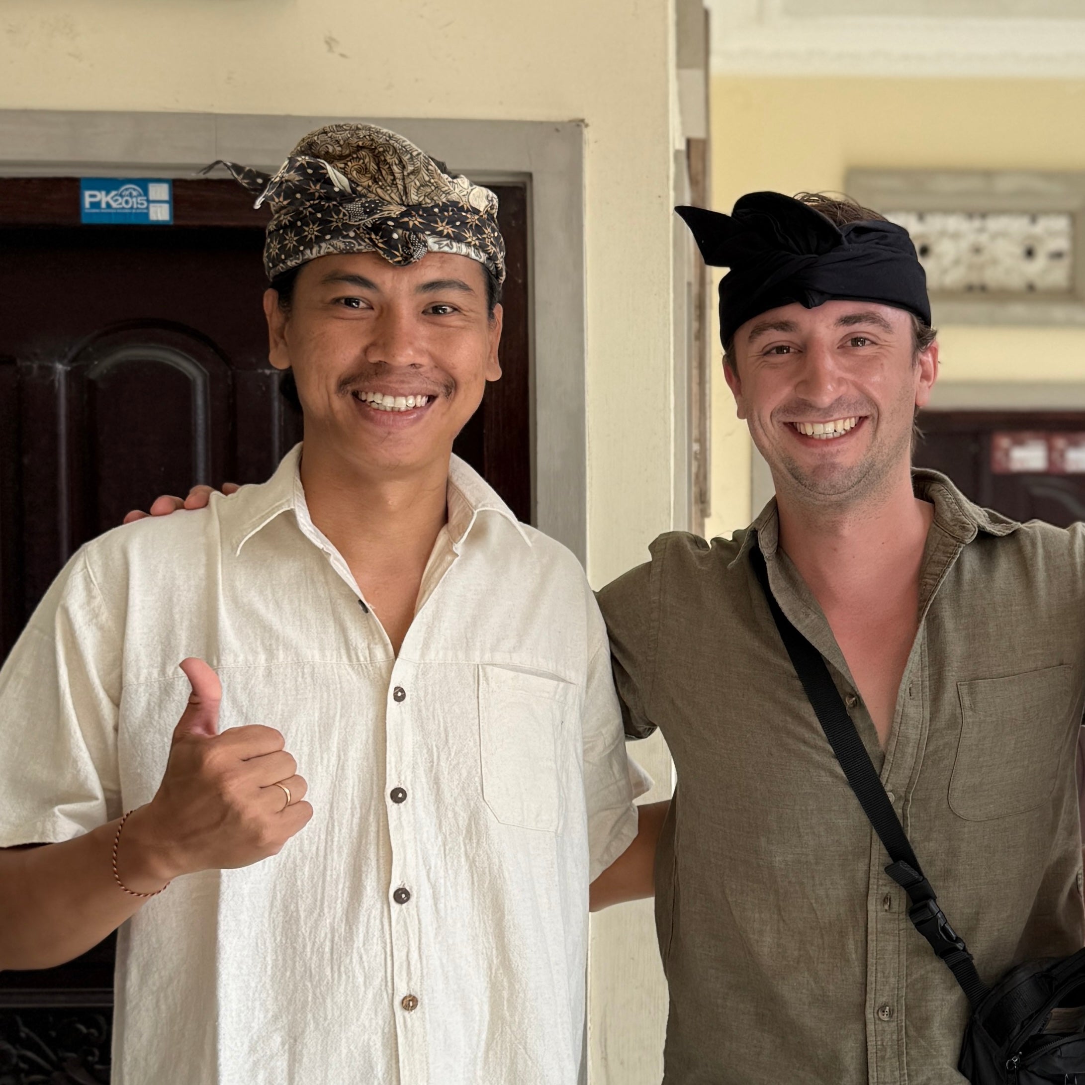 Foto van de LIDAH® oprichter en Balinese ambachtslieden tijdens ceremonie