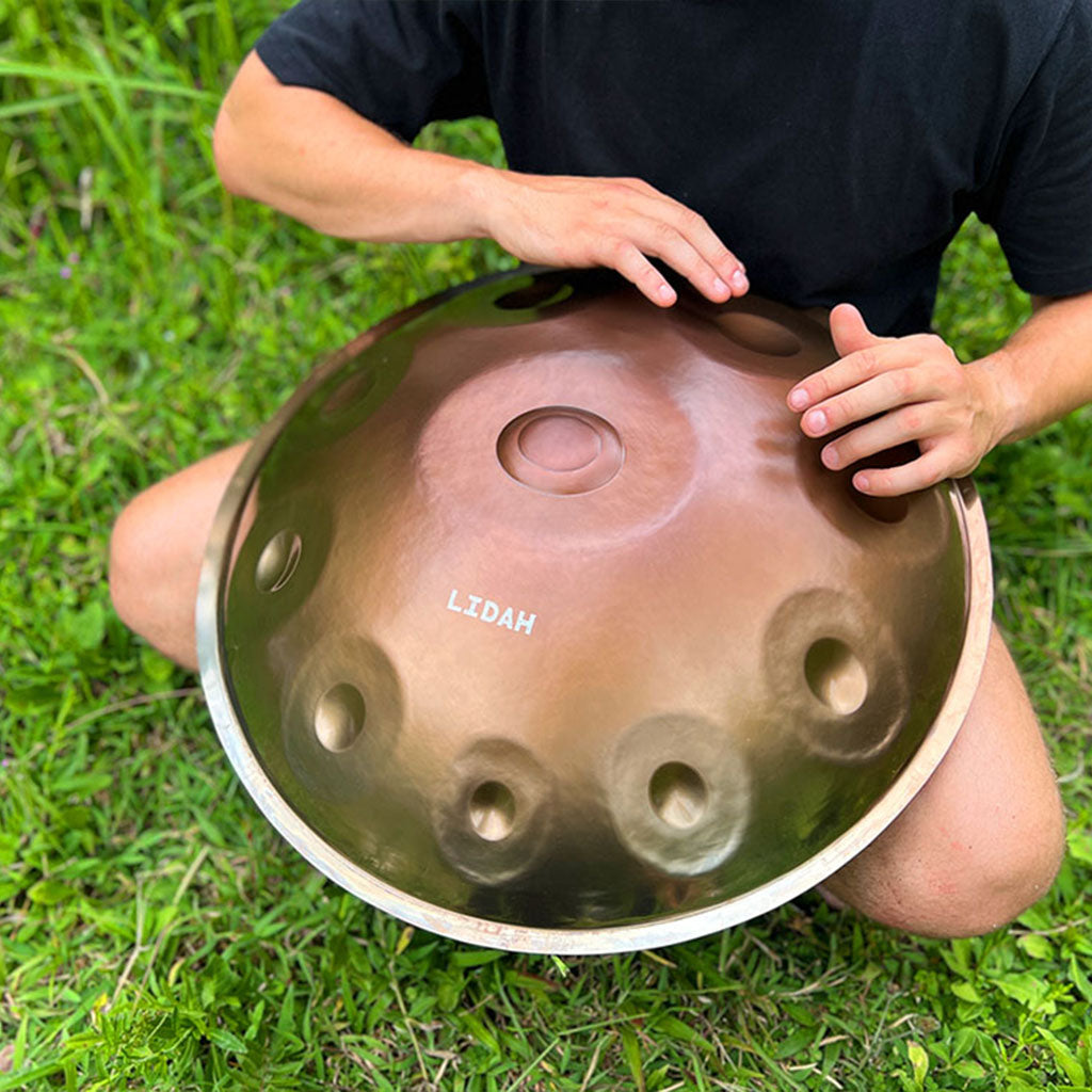 LIDAH® Stainless Steel Handpan met heldere, zuivere klank bespeeld in de zon