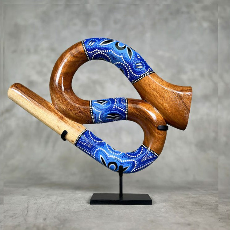 Blauwe LIDAH® Snake Didgeridoo Studio-foto met standaard