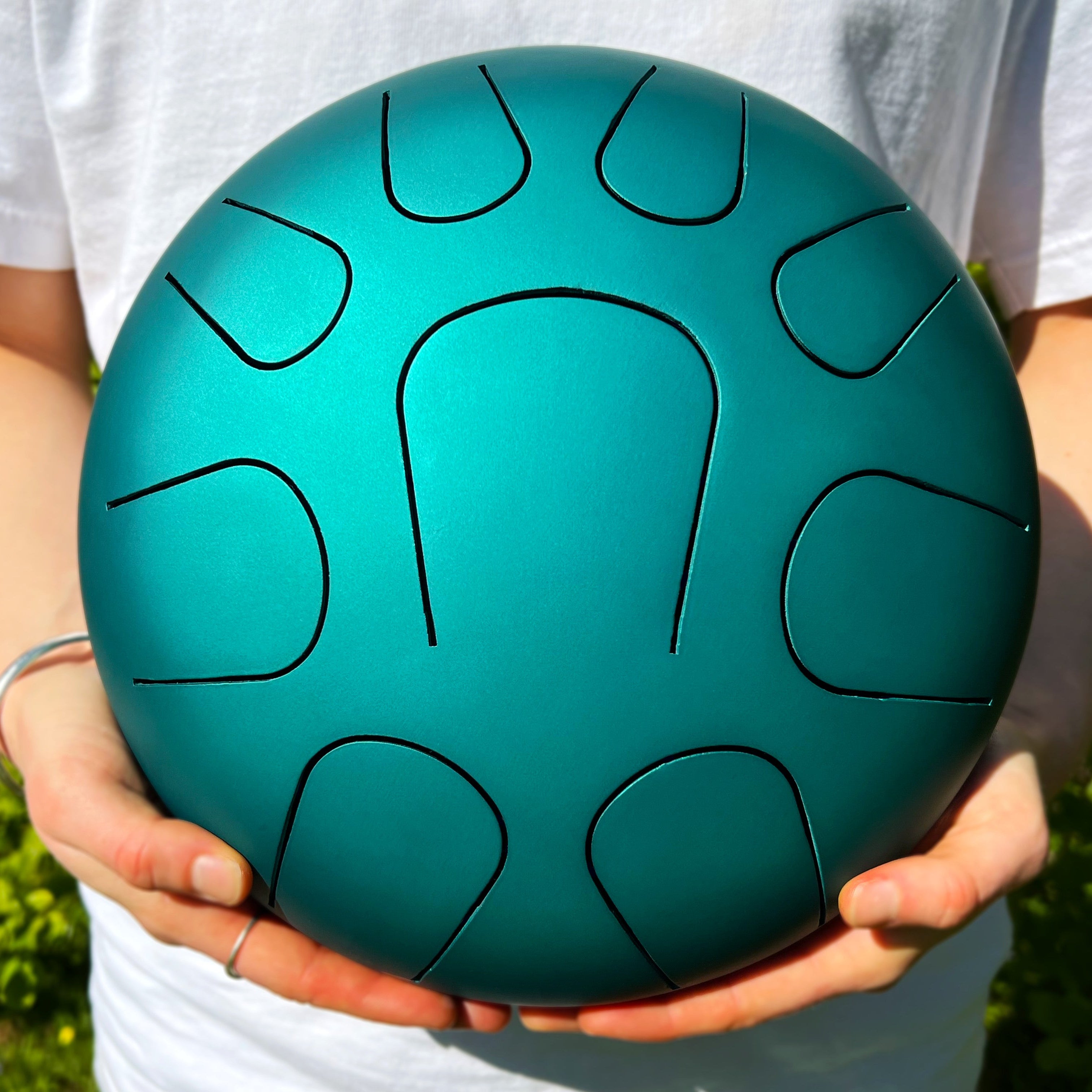 Tongue Drum met precisie gemaakt door LIDAH® – vastgehouden